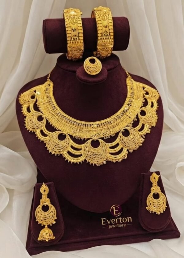 ROYAL SAHARA GOLD PLATED NECKLACE SET WITH BRACELETS