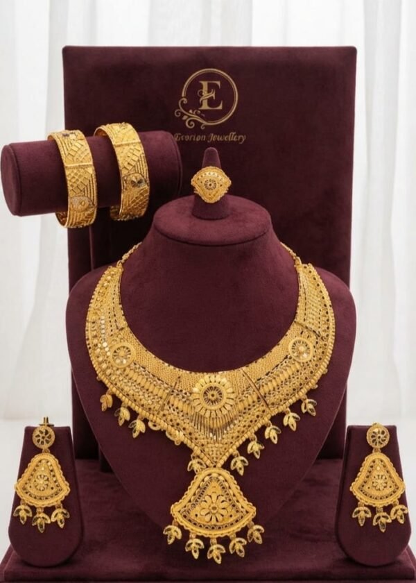 MALIKA ROYAL GOLD NECKLACE SET WITH BRACELETS