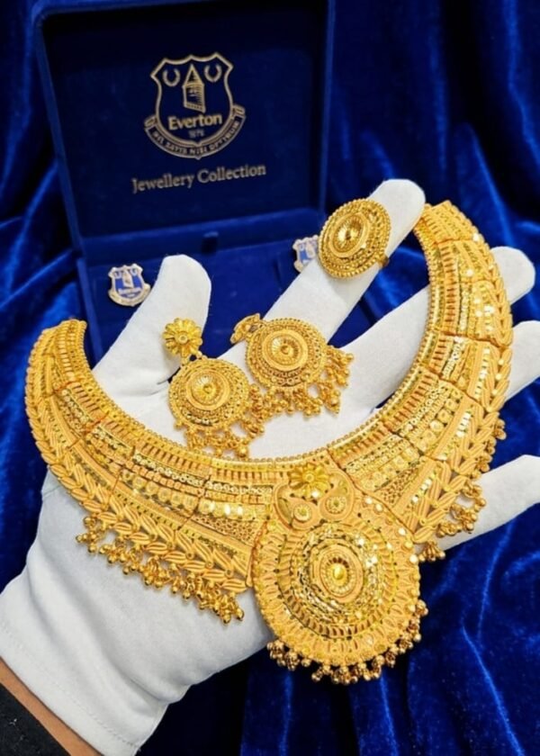 QUEEN'S LEGACY NECKLACE SET