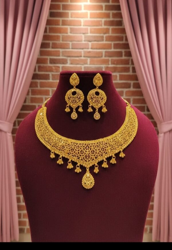 VINTAGE GOLD PLATED NECKLACE SET