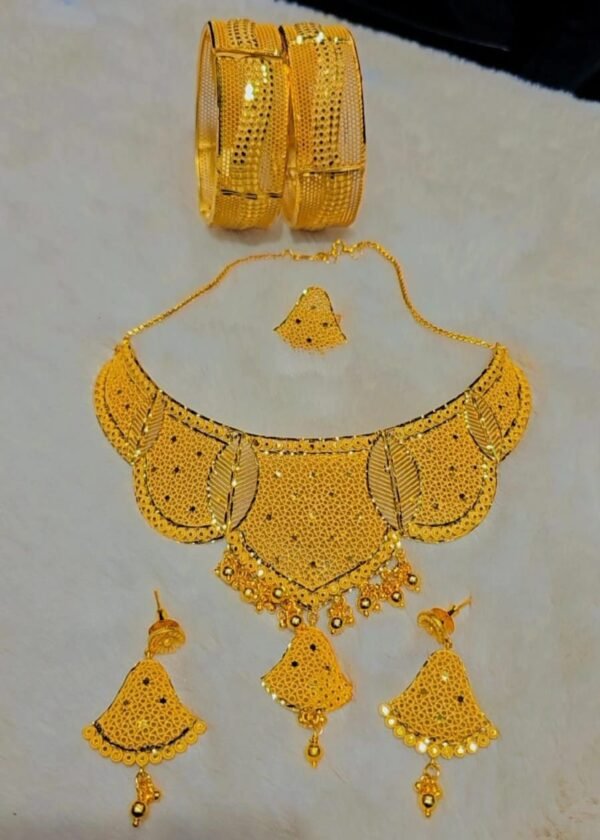 NAYELLE ROYAL GOLD SET WITH BRACELETS
