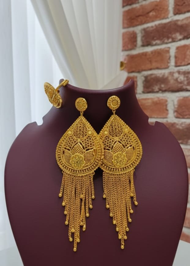 Opulent Queen Gold Earring (22k,5g)