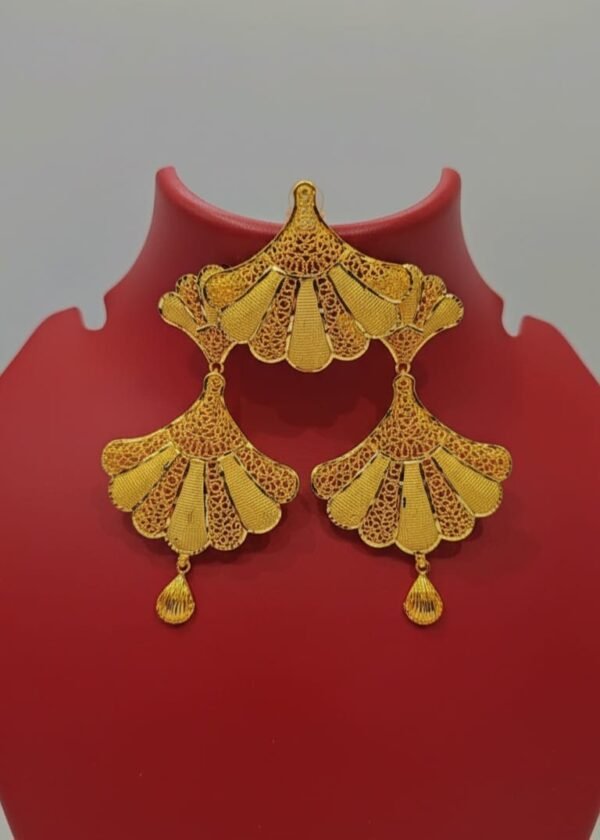 Aurevia Gold Earring Set