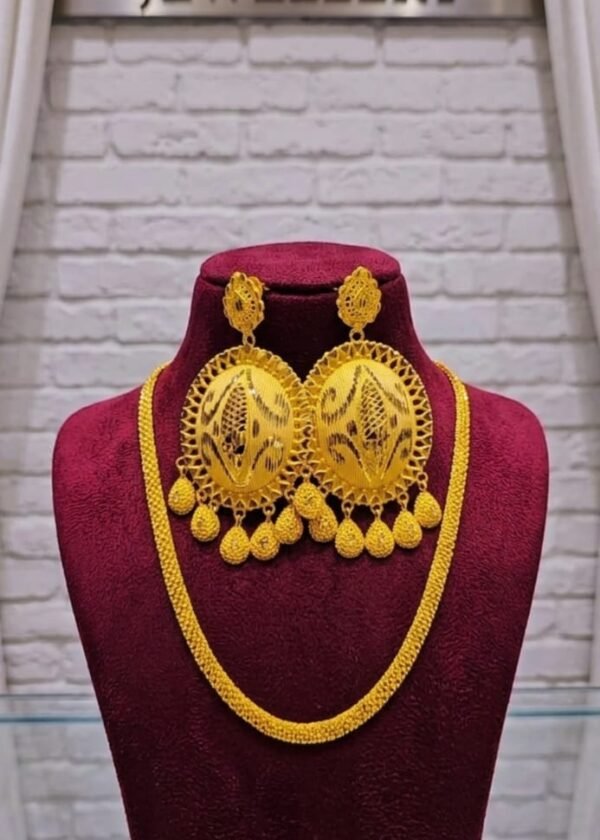 Heritage Gold Earring & Chain Set