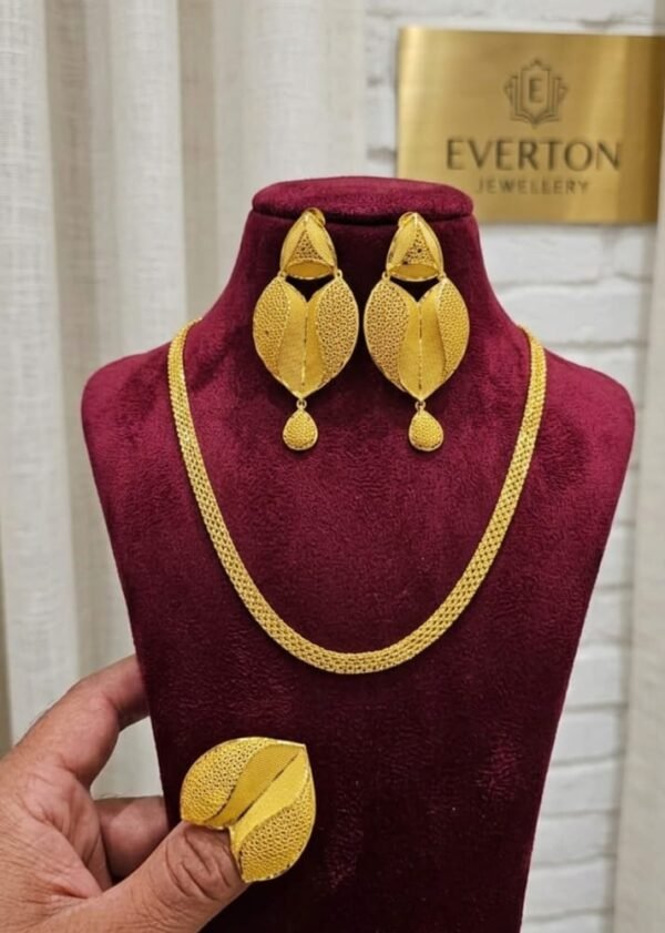 Savannah Spirit Earrings with chain Necklace
